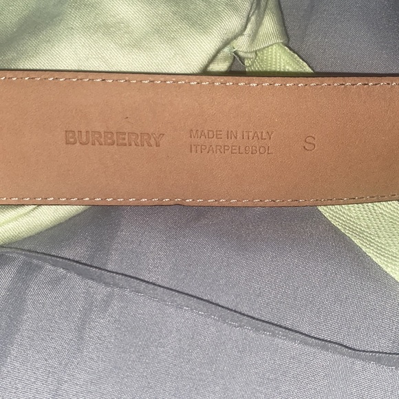 Burberry belt only worn once in great condition. Size S. - Picture 3 of 4